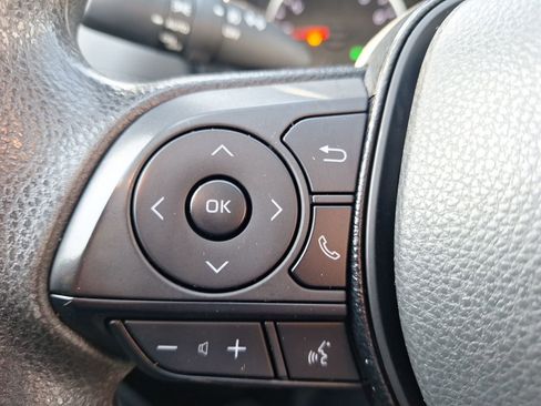 Used 2021 Toyota RAV4 XLE image 22