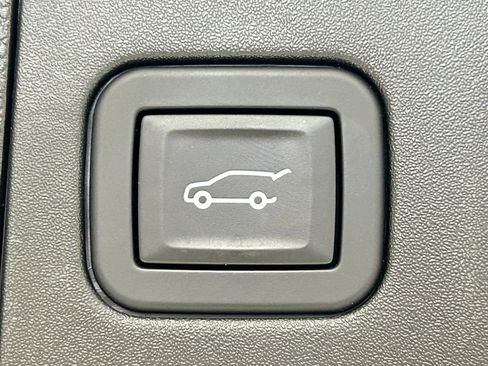 Used 2024 Cadillac XT4 Sport w/ Cold Weather Package image 15