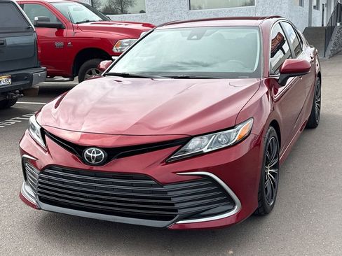 Used 2022 Toyota Camry LE image 3