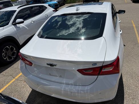 Used 2017 Chevrolet Malibu Hybrid w/ Leather Package FWD image 3