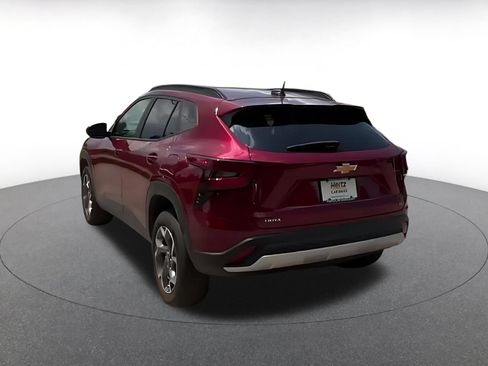Used 2025 Chevrolet Trax LT FWD image 9
