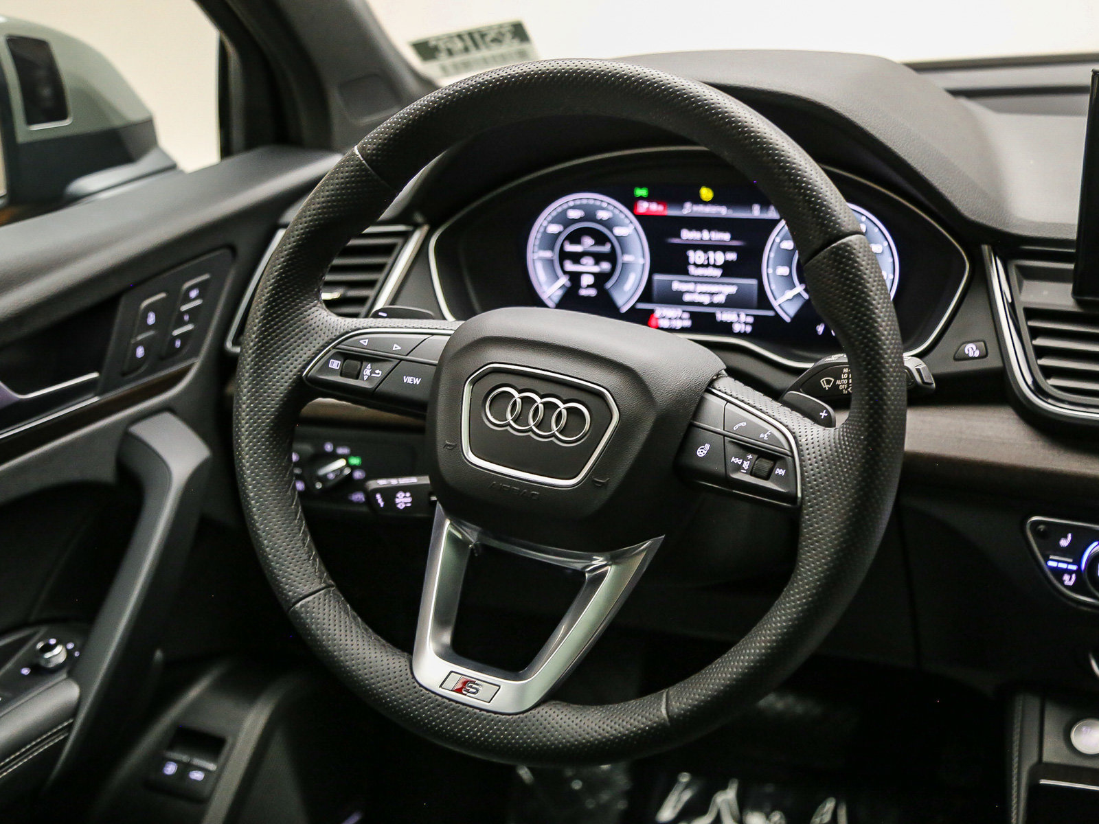 Certified 2024 Audi Q5 e Premium Plus w/ Premium Plus Package AWD/4WD image 16