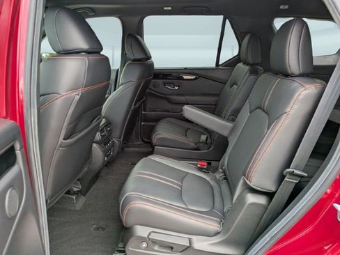 Used 2025 Honda Pilot TrailSport image 15