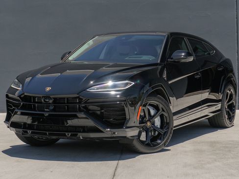 Used 2026 Lamborghini Urus SE AWD/4WD image 3