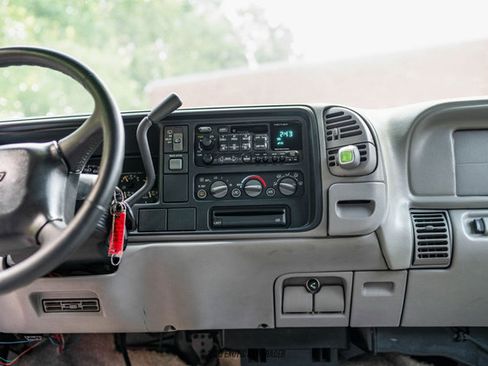 Used 1999 Chevrolet Tahoe LS image 34