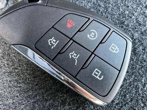 Used 2024 GMC Yukon Denali w/ Advanced Technology Package image 14