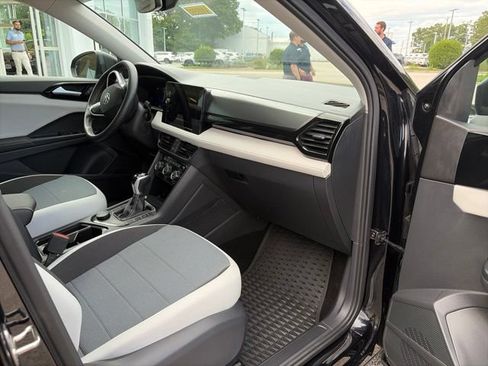 Certified 2025 Volkswagen Taos S AWD/4WD image 15