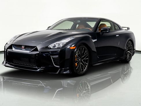 Used 2021 Nissan GT-R Premium image 23