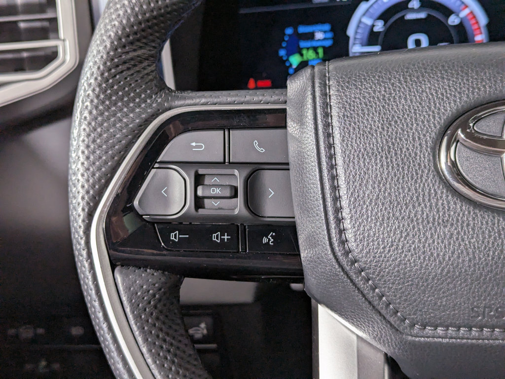 Used 2024 Toyota Sequoia Platinum AWD/4WD image 34