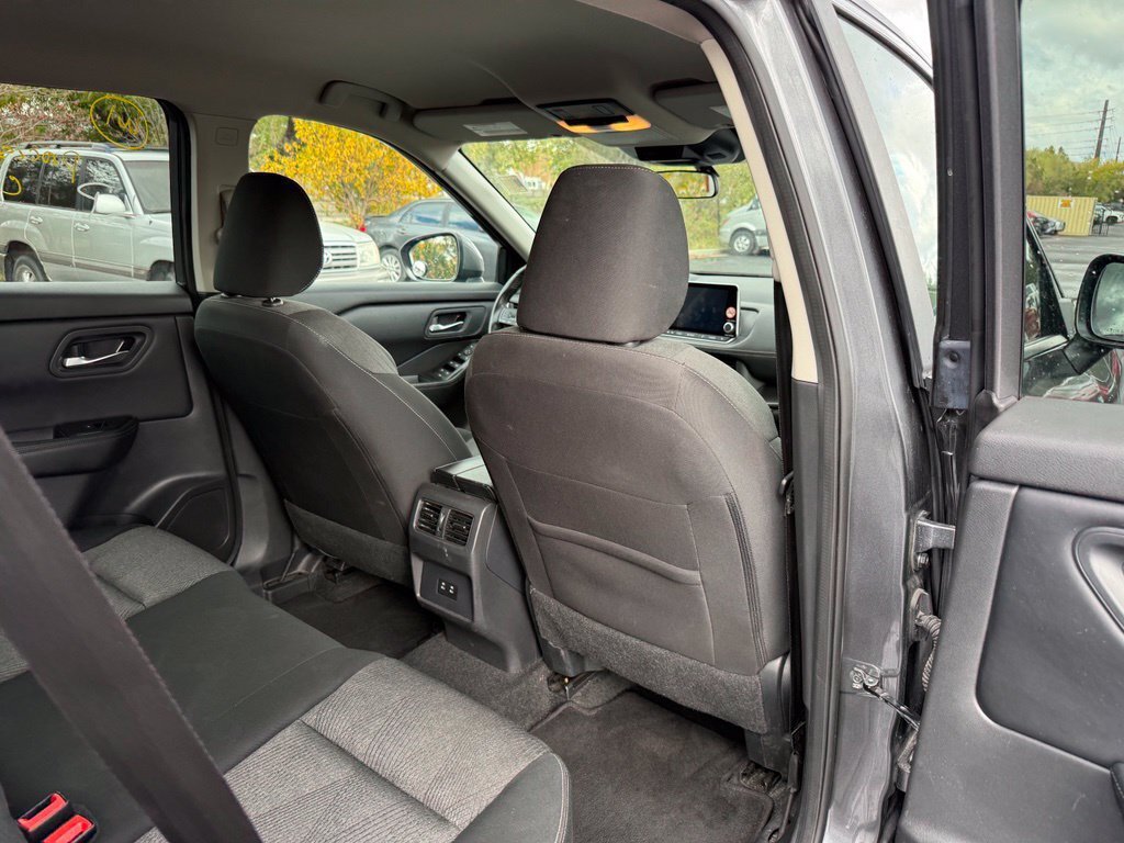 Used 2025 Nissan Rogue SV AWD/4WD image 16