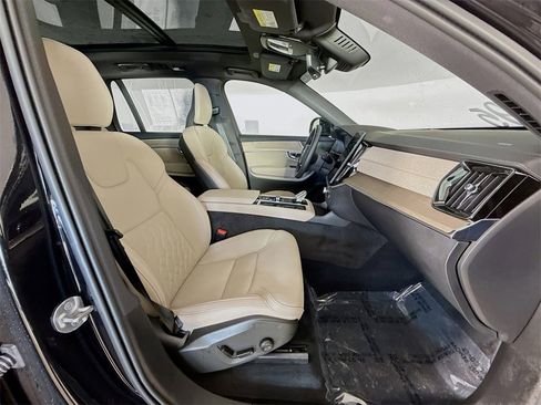 Certified 2025 Volvo XC90 B5 Core w/ Protection Package Premier image 30