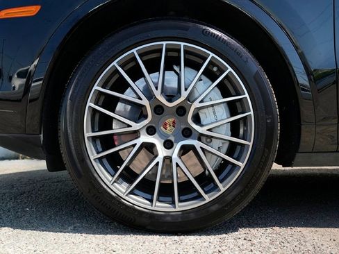 Used 2022 Porsche Cayenne Turbo image 13