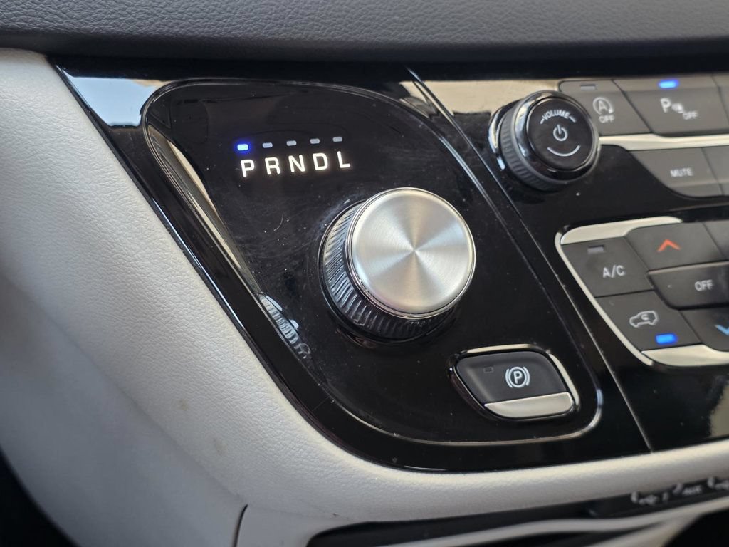 Used 2023 Chrysler Pacifica Touring-L FWD image 22
