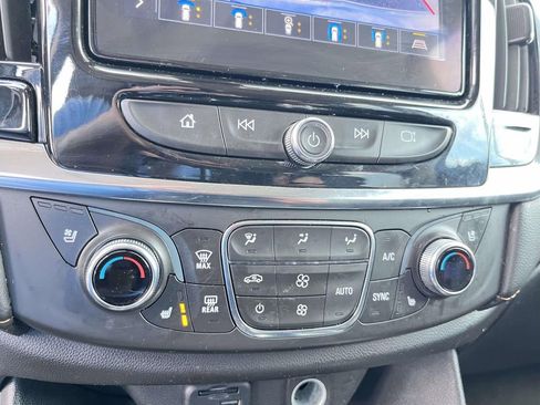 Used 2021 Chevrolet Traverse Premier image 21