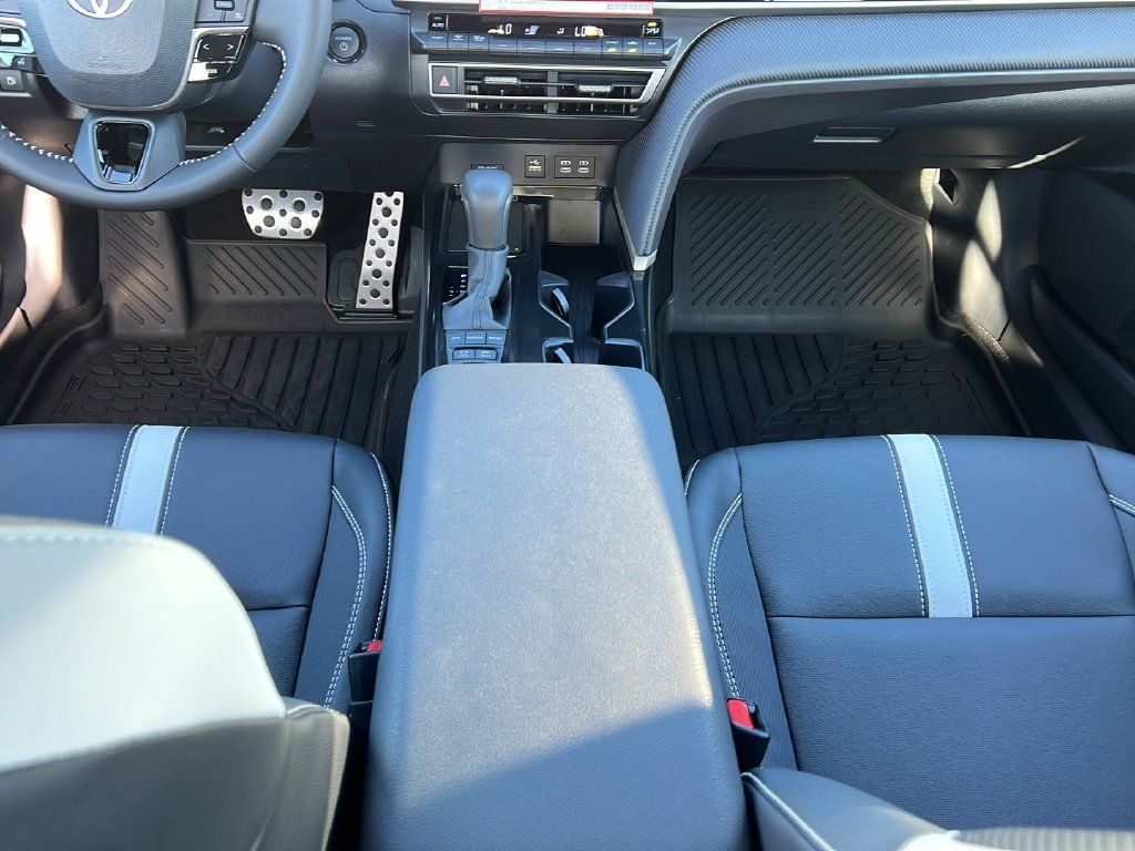 Used 2026 Toyota Camry SE w/ Convenience Package FWD image 14