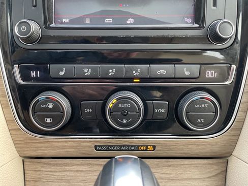 Used 2018 Volkswagen Passat 2.0T SE image 18