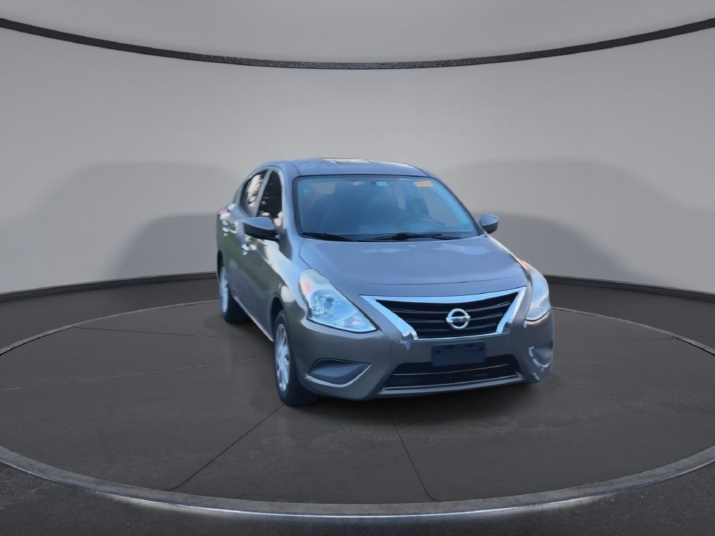 Used 2016 Nissan Versa SV FWD image 3