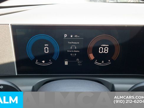 Certified 2025 Hyundai Tucson SE image 28