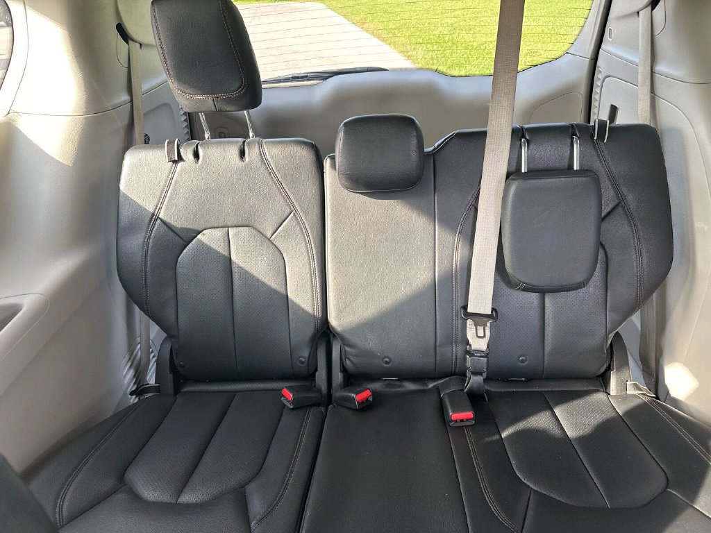 Used 2019 Chrysler Pacifica Touring-L FWD image 14