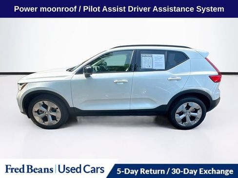 Used 2023 Volvo XC40 B5 Plus w/ Driver Assist Package AWD/4WD image 6