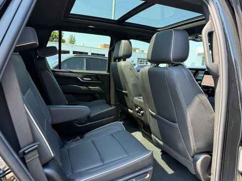 Used 2025 GMC Yukon Elevation AWD/4WD image 12