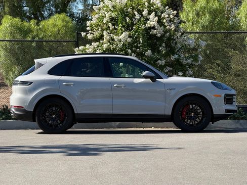 Used 2026 Porsche Cayenne S AWD/4WD image 8