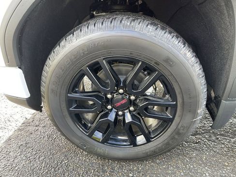 New 2026 GMC Sierra 1500 Elevation image 32