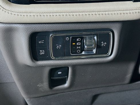 Used 2022 Lincoln Nautilus FWD w/ Premium Package image 17