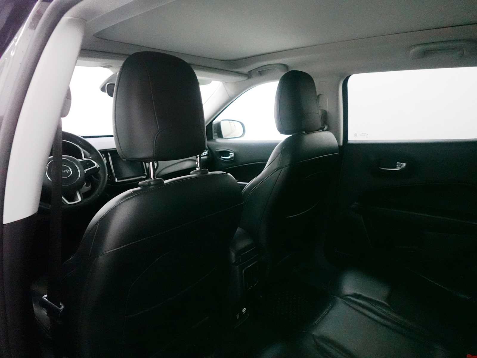 Used 2018 Jeep Compass Latitude w/ Popular Equipment Group AWD/4WD image 28