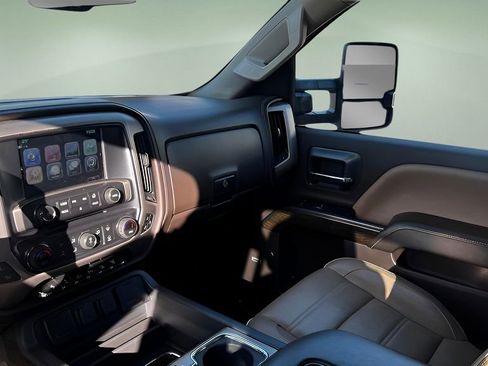 Used 2019 GMC Sierra 2500 Denali w/ Duramax Plus Package image 9