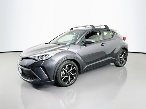 Used 2021 Toyota C-HR XLE image 3