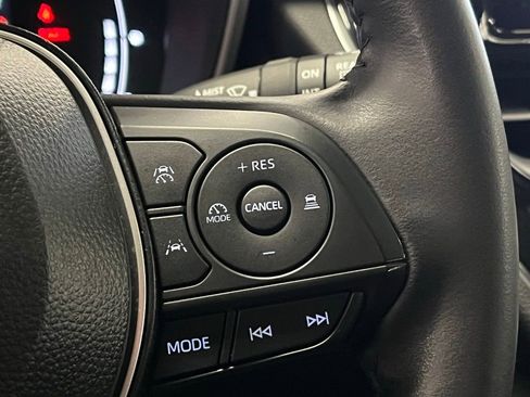 Used 2024 Toyota Corolla Cross XLE image 26