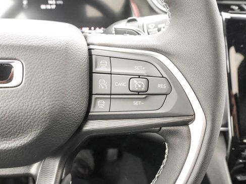 New 2025 Jeep Grand Cherokee Altitude image 27