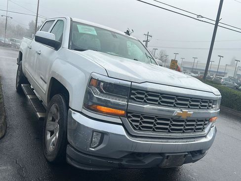 Used 2018 Chevrolet Silverado 1500 LT w/ LT Eassist Package image 6