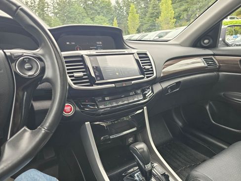 Used 2017 Honda Accord EX-L image 31