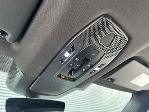 Certified 2025 Porsche Macan Electric image 36