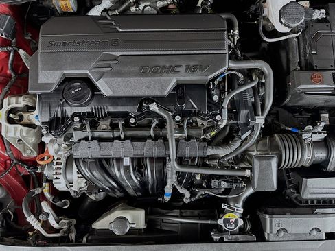 Used 2024 Hyundai Elantra Limited image 13