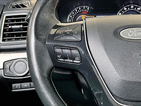 Used 2018 Ford Explorer Platinum AWD/4WD image 16