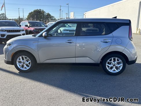 Used 2023 Kia Soul LX w/ Option Group 015 image 7