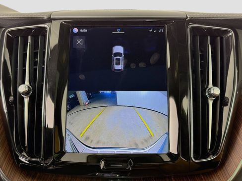 Used 2023 Volvo XC60 B5 Ultimate w/ Protection Package Premier FWD image 14