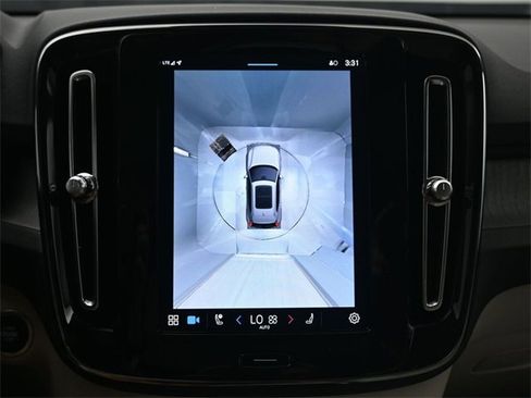 Used 2024 Volvo XC40 B5 Plus w/ Protection Package Premier image 20