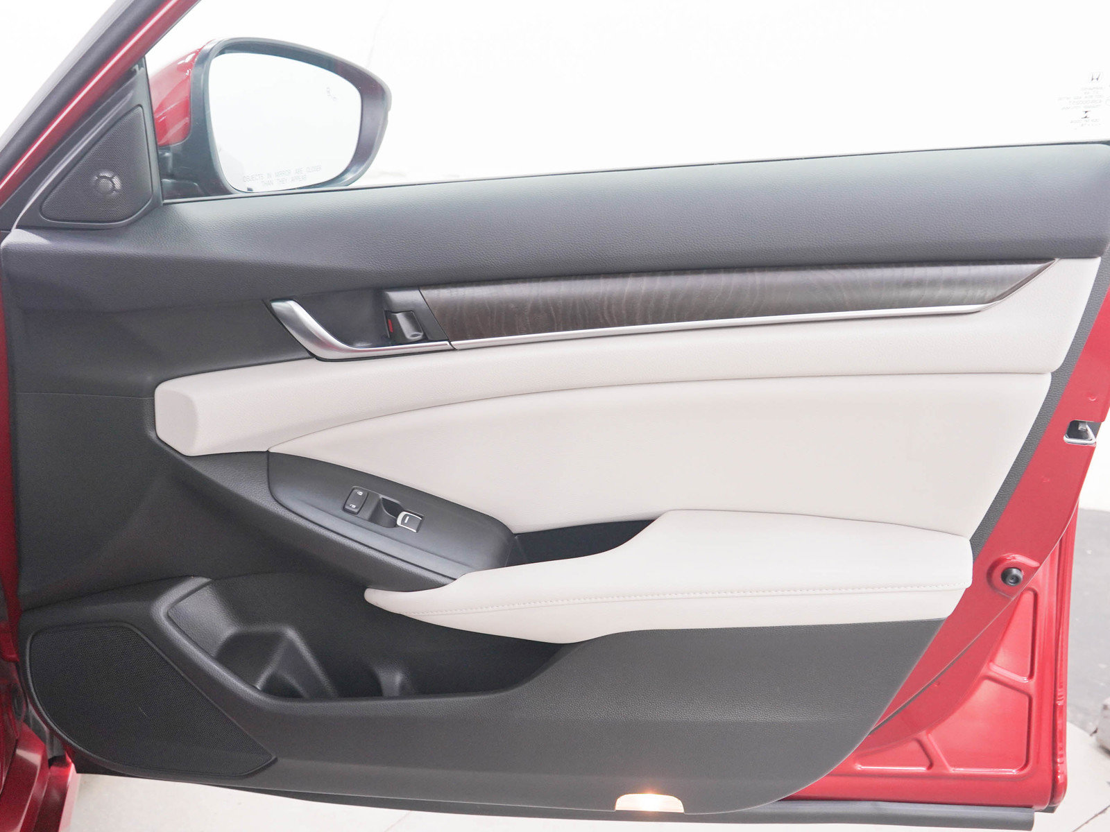 Used 2018 Honda Accord Touring image 9
