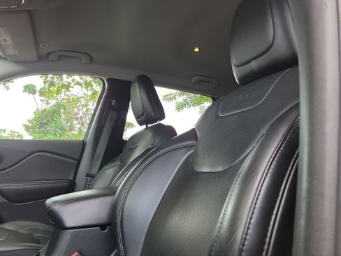 Used 2019 Jeep Cherokee Limited AWD/4WD image 30