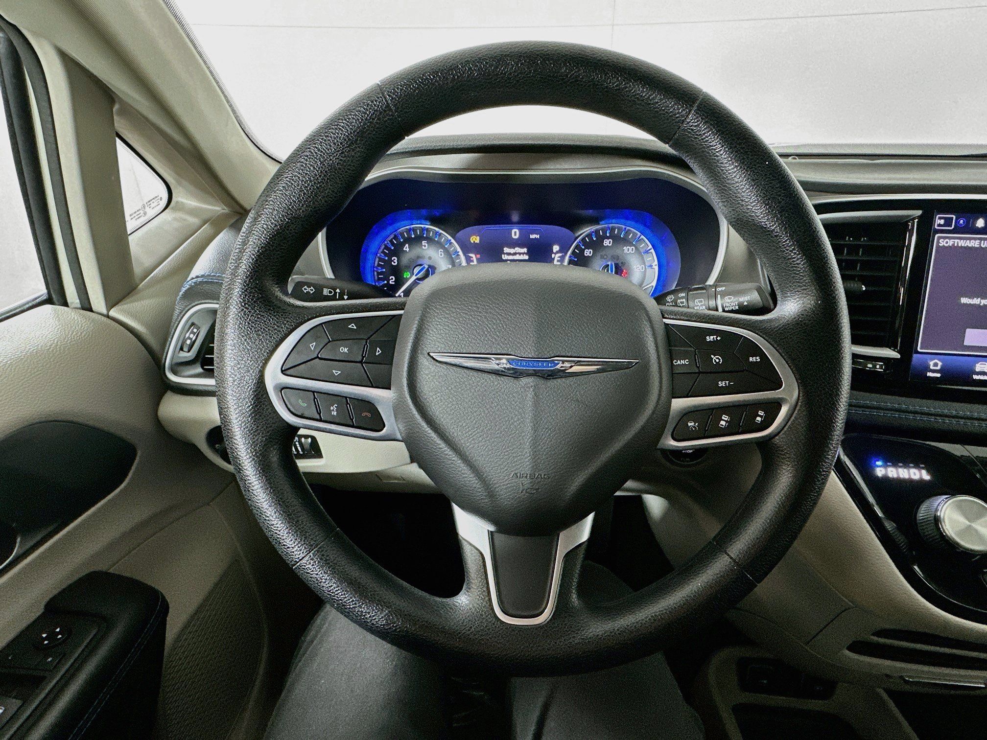Used 2021 Chrysler Pacifica Touring FWD image 11