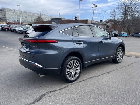 Used 2023 Toyota Venza Limited image 8