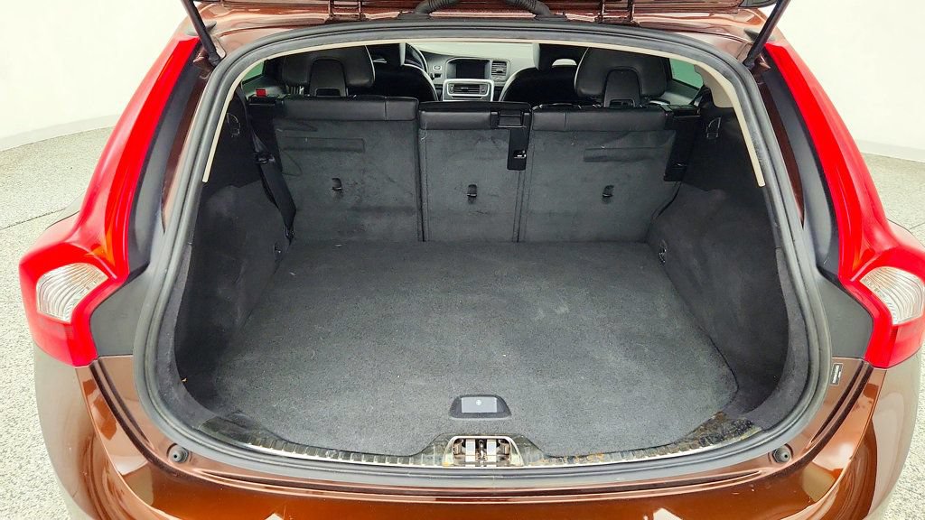 Used 2018 Volvo V60 T5 Cross Country w/ Convenience Package AWD/4WD image 22
