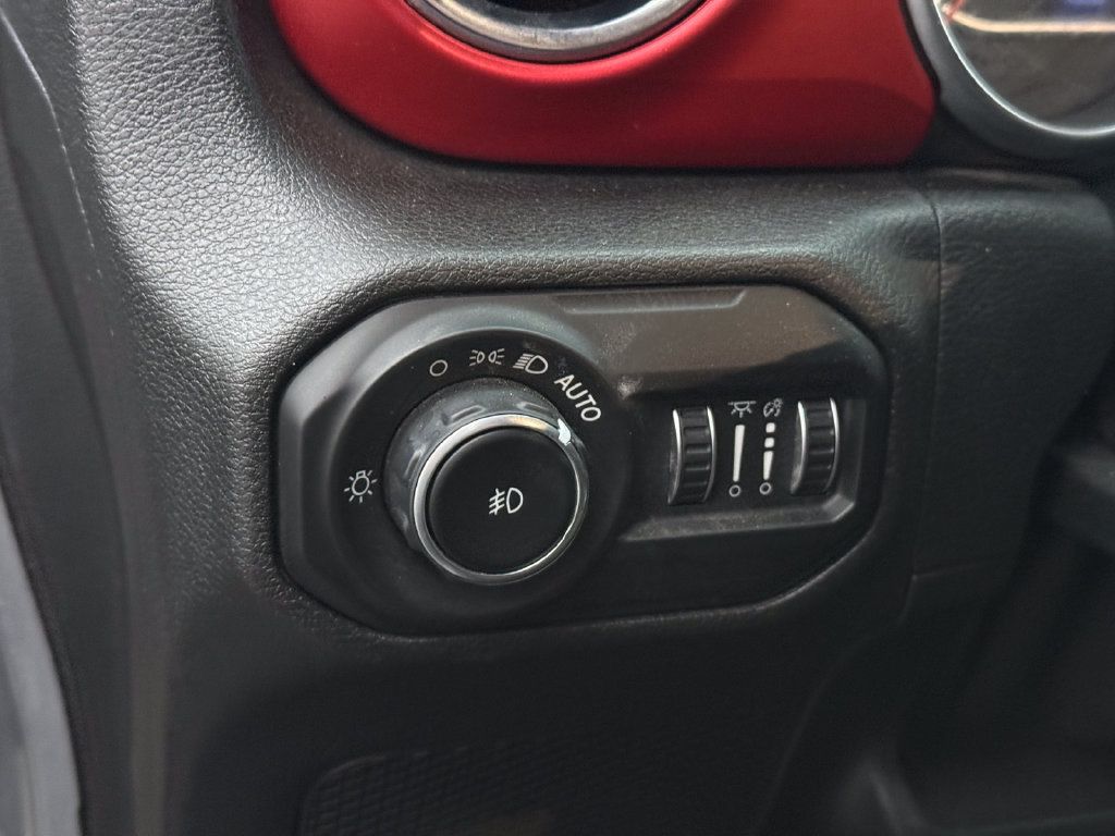 Used 2021 Jeep Wrangler Unlimited Rubicon AWD/4WD image 8