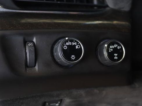 Used 2017 Cadillac Escalade Platinum image 25