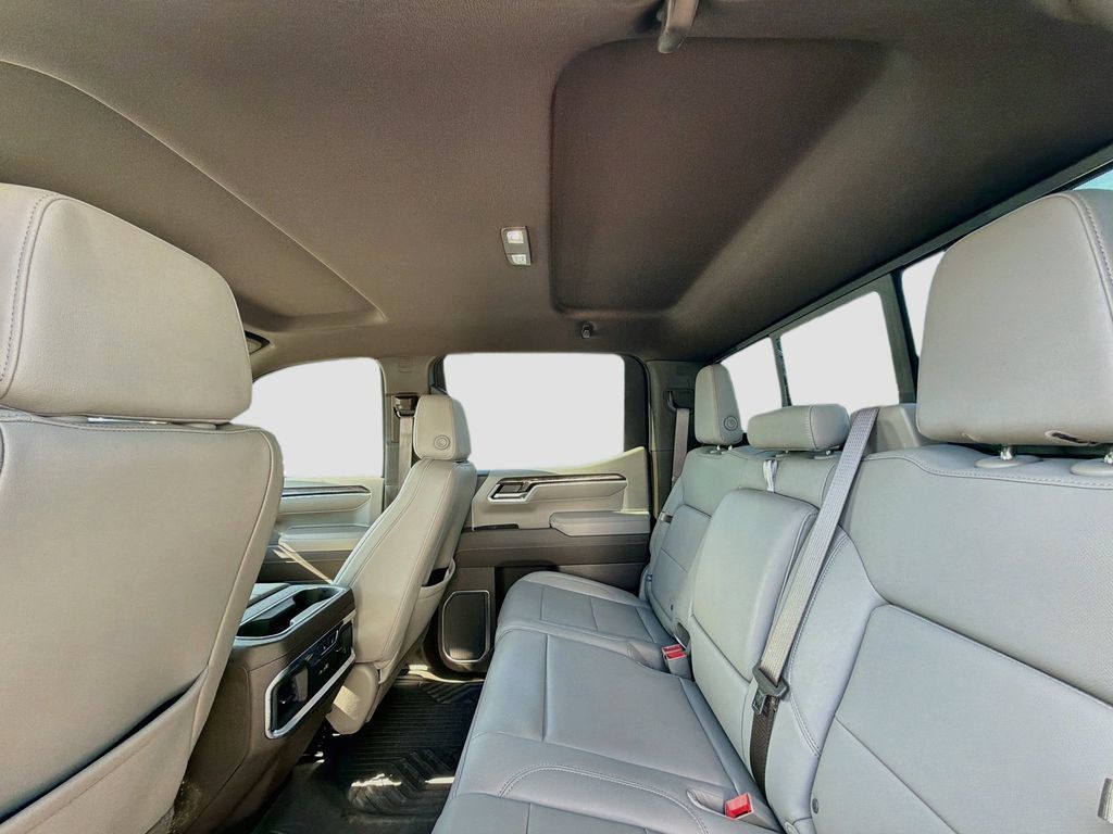 Used 2025 Chevrolet Silverado 1500 LTZ AWD/4WD image 26