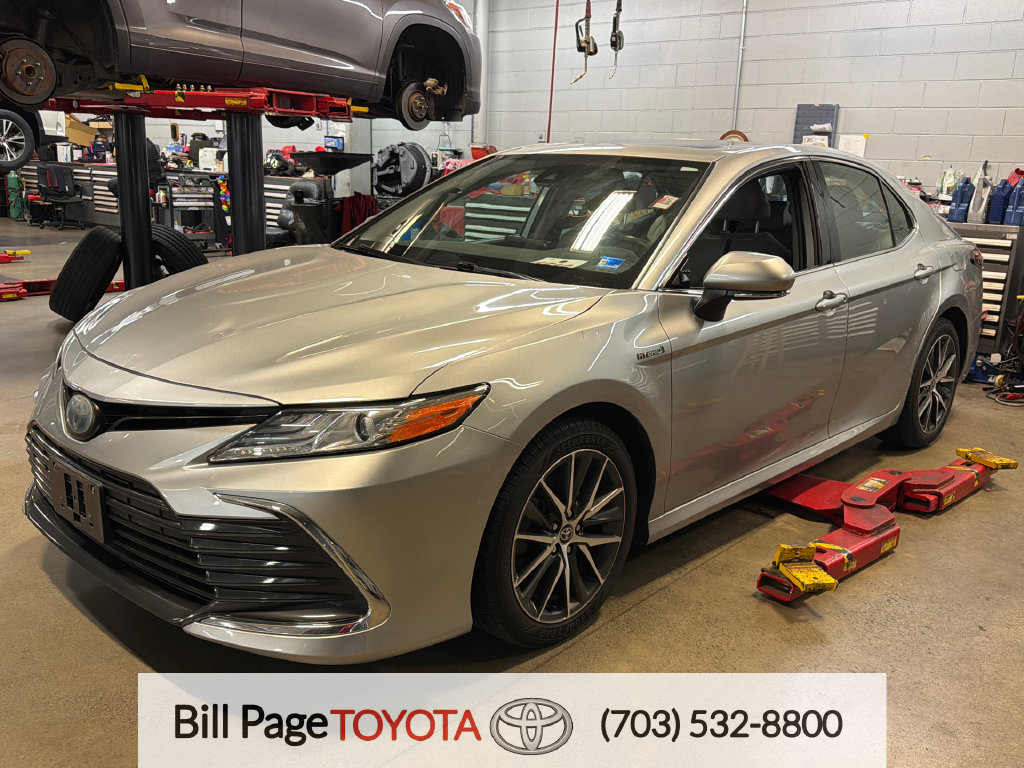 Used 2021 Toyota Camry XLE w/ Cold Weather Package FWD image 1